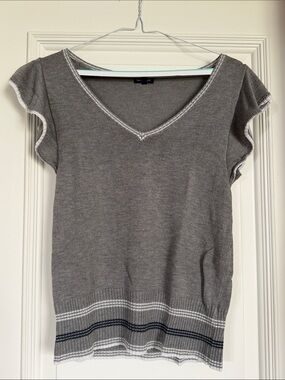 Splendid Gray V-Neck Short Sleeve Sweater Top with Striped Hem & flutter sleeve